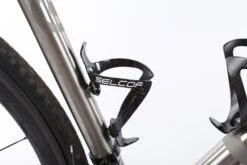 Selcof Carbon Bottle Cage Gloss Black -AOI Bike Shop BOSEPCEGBK P4 01
